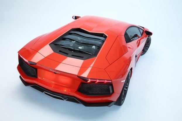 vue arrière de la Lamborghini Aventador