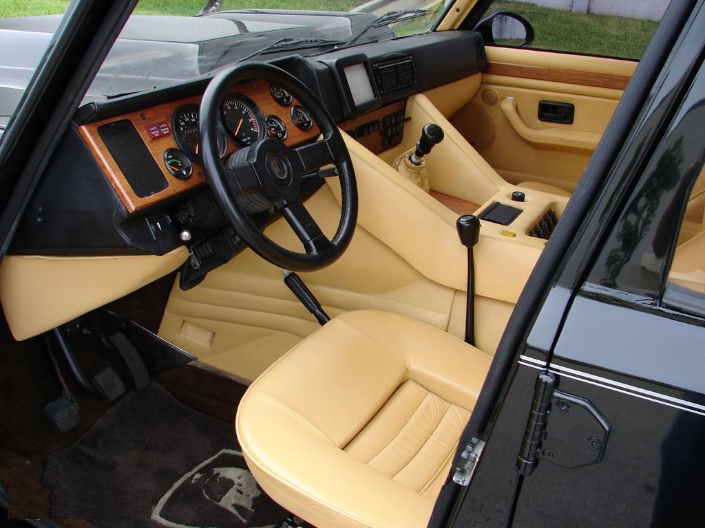 intérieur Lamborghini LM002