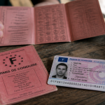 pourquoi faut il garder son ancien permis de conduire ancien et nouveau permis sur table